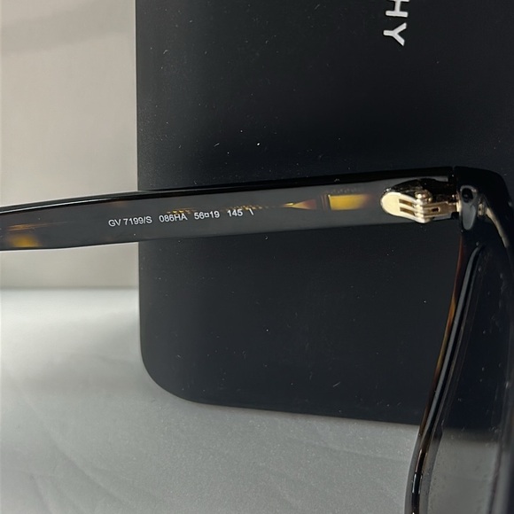 New Authentic GIVENCHY GV 7199/S - 086 HA HAVANA Sunglasses - Picture 13 of 16